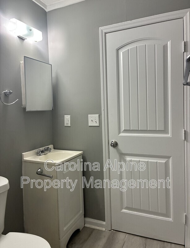 Building Photo - 1016 W Mauney Ave