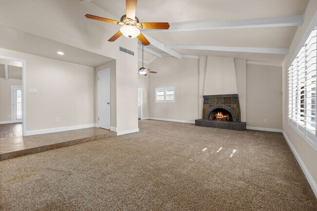 Building Photo - 605 N El Rio Dr