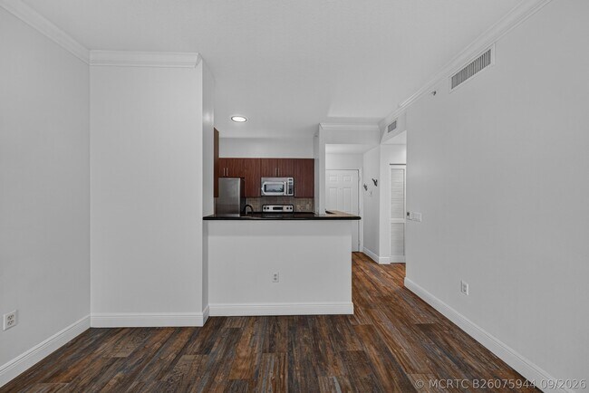 Building Photo - 2401 NE 65th St