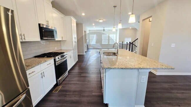 Building Photo - 209 Commons Ave