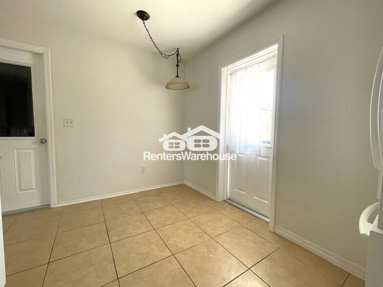 Building Photo - 1505 Beach Dr SE