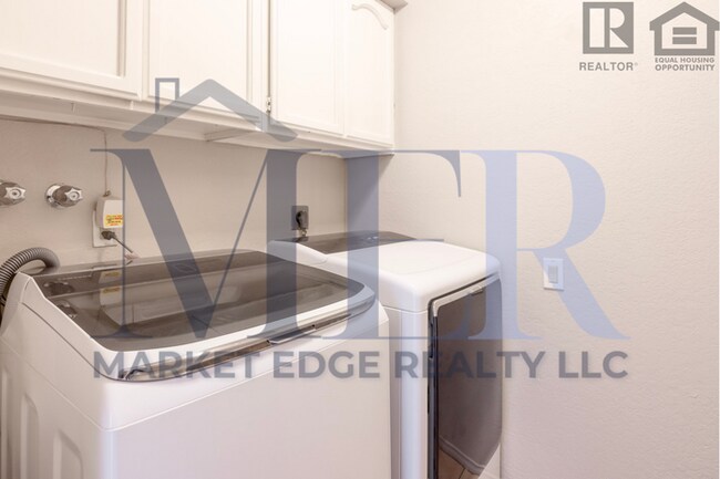 Building Photo - 4Bed/2.5Bath House at 56th/Cactus! $399 MOVE-IN SPECIAL! Move-In Ready on 04/09/2026!