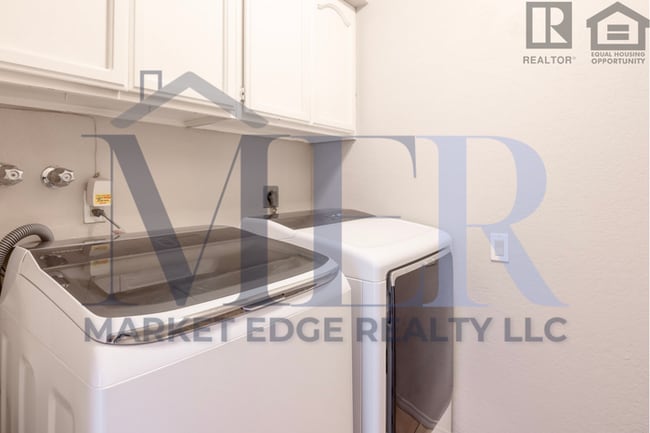 Building Photo - 4Bed/2.5Bath House at 56th/Cactus! $4499 MOVE-IN SPECIAL! Move-In Ready on 04/09/2026!