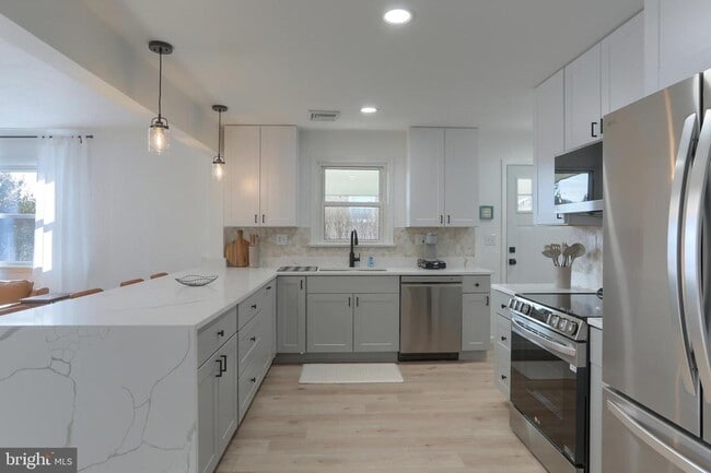 Building Photo - 137 Apple Ln