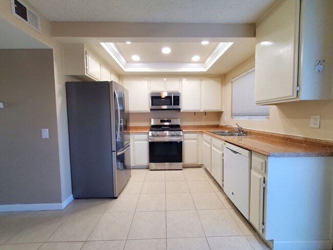 Building Photo - Nice 2-Story 2-Bedroom Condo Available in Grand Terrace!