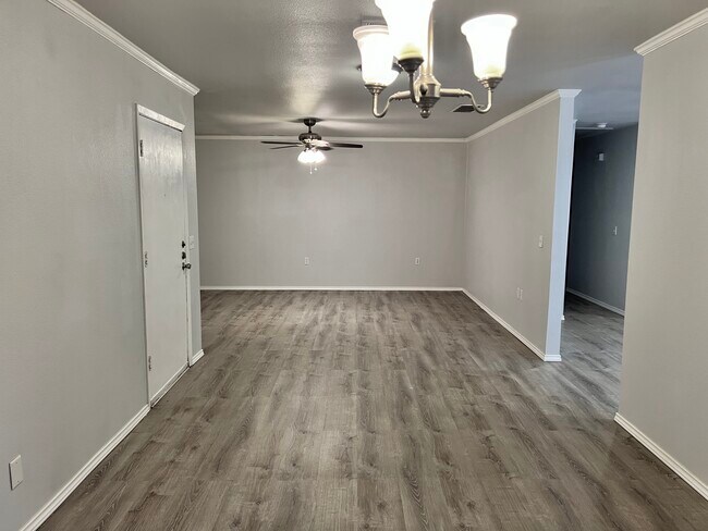 Building Photo - 104 Rising Star
