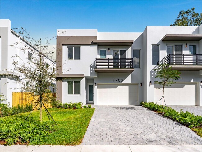 Building Photo - 1703 SW 23rd St