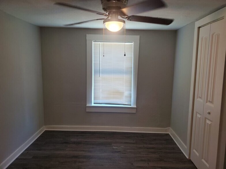 Building Photo - 6218 Woodrow St