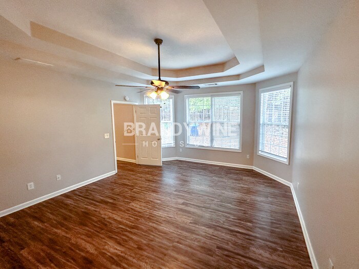 Building Photo - 527 Greyhawk Way