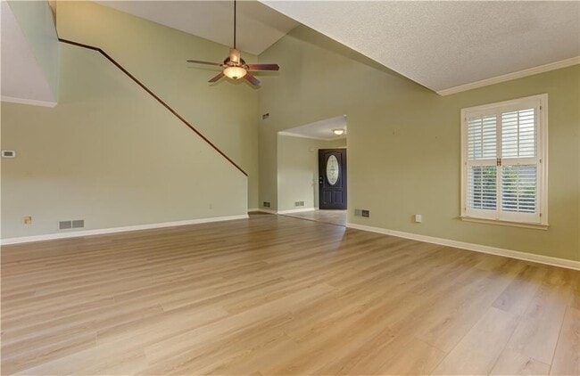 Building Photo - 60 Heartwood Dr NE