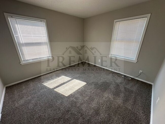 Building Photo - 613 N Sunset Dr