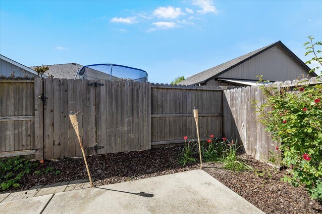 Building Photo - 1041 Compton Way