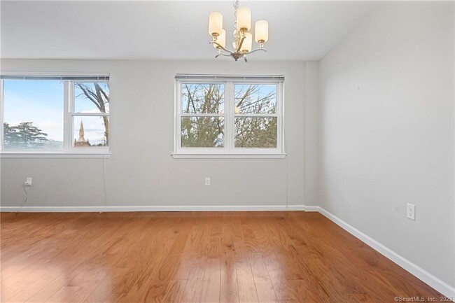 Building Photo - 891 Farmington Ave