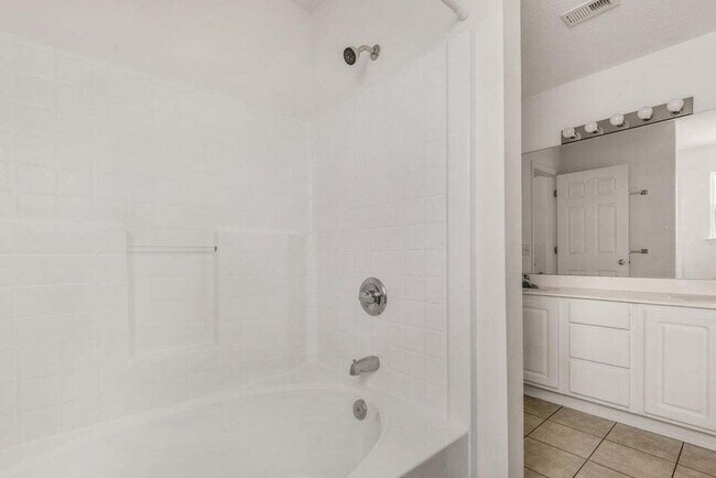 Building Photo - "Charming 3-Bedroom Home in Shalimar!"