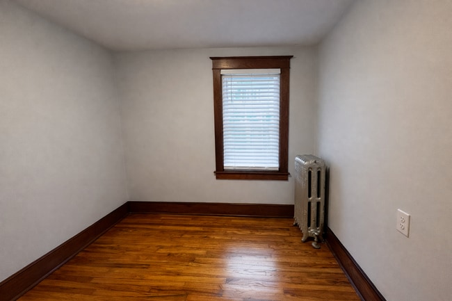 Building Photo - Large 4 bedroom home across from Franklyn Field.