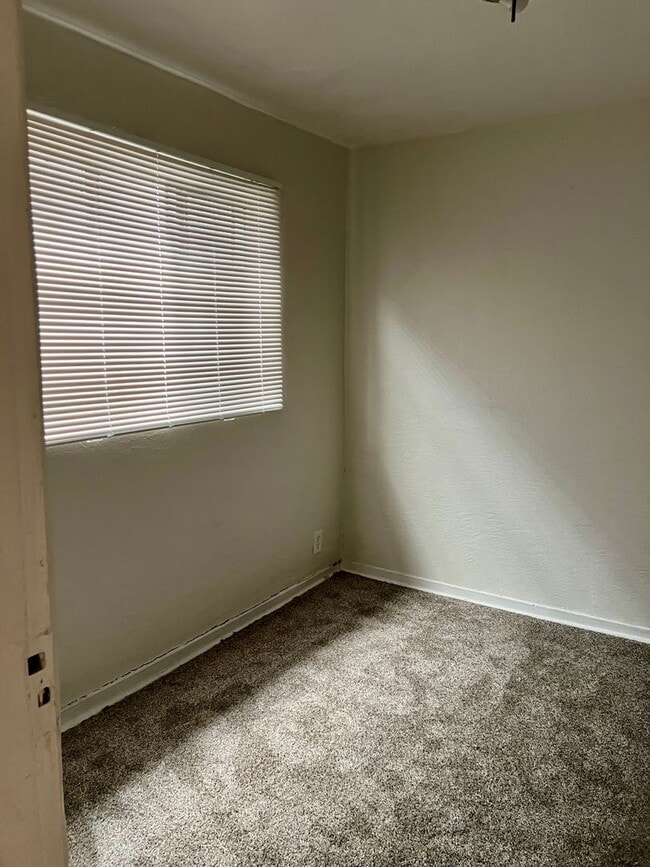 Building Photo - 2 Bedroom Home For Rent!