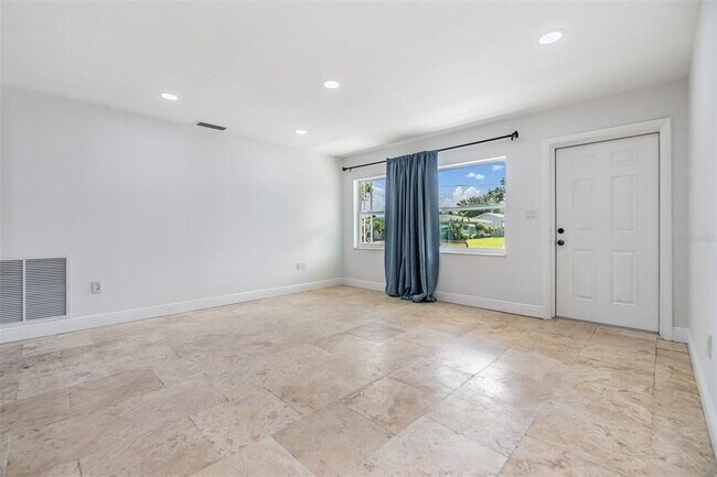 Building Photo - 954 Dumont Dr
