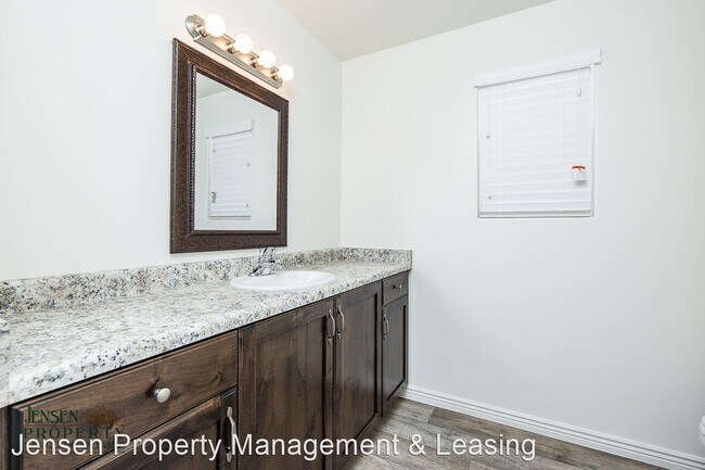 Building Photo - 6 br, 3.5 bath House - 3262 East Livia Drive