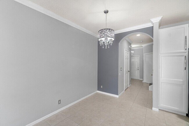 Building Photo - 8080 Briantea Dr