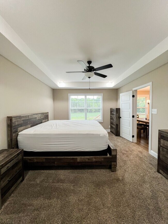 Building Photo - Move-In Specials Available! Beautiful Sing...