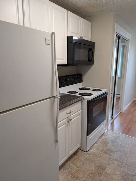 Primary Photo - 6301 Robinson Rd