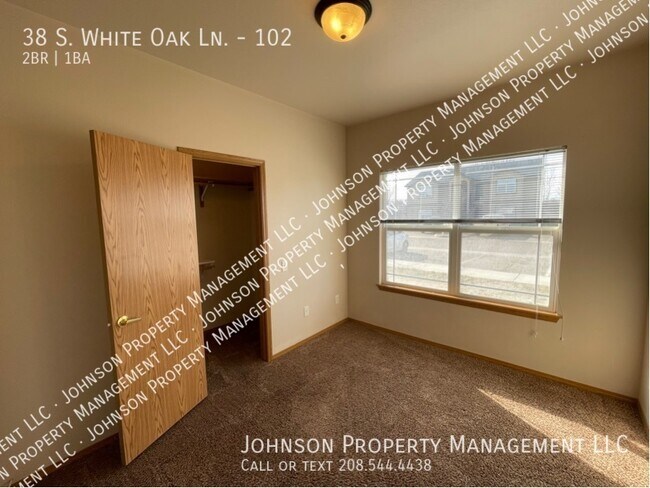 Building Photo - 38 S White Oak Ln