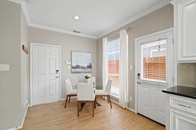 Building Photo - 1413 W 26th St