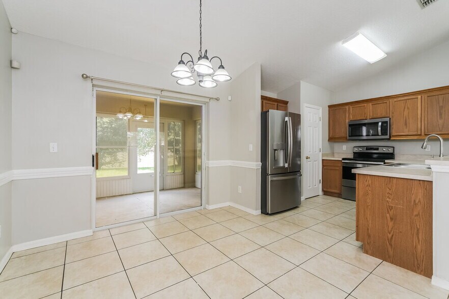 Building Photo - 926 Willow Run St
