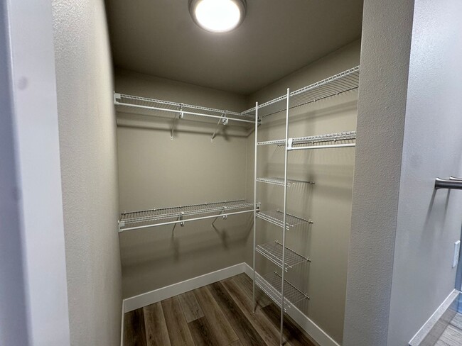 Building Photo - Brand new Green area 3 Bedroom 2 Bath Dupl...