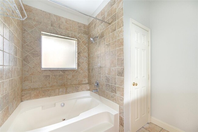 Building Photo - 2023 Gentryside Dr