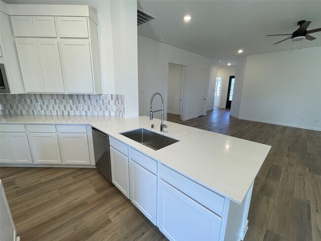 Building Photo - 32027 Victoria Meadow Dr