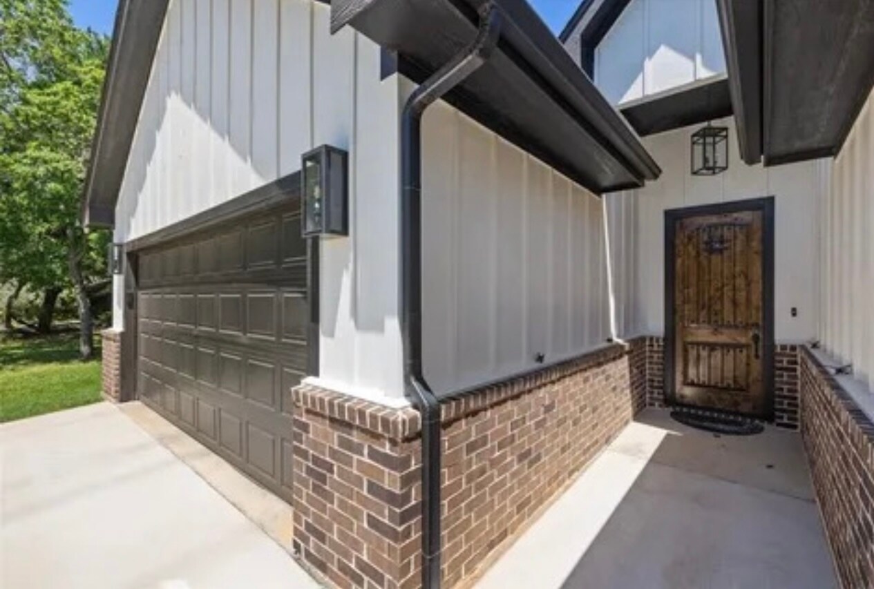 Building Photo - 1418 Cheyenne Trl