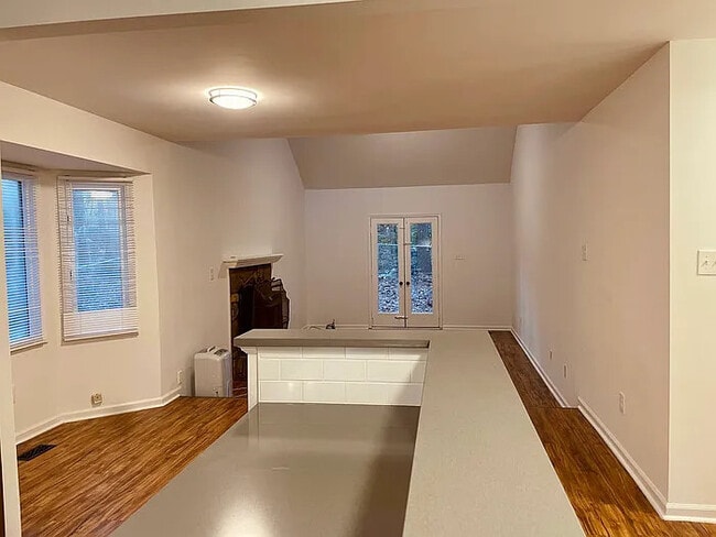 Building Photo - Raleigh Townhouse on Kentwood Park w/ fenced yard