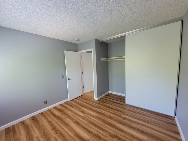Building Photo - Spacious Beauty with Remodeled Kitchen and...