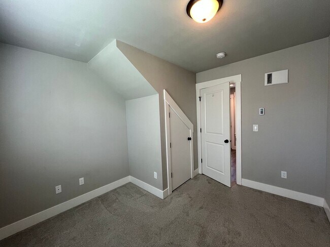 Building Photo - ADS1203