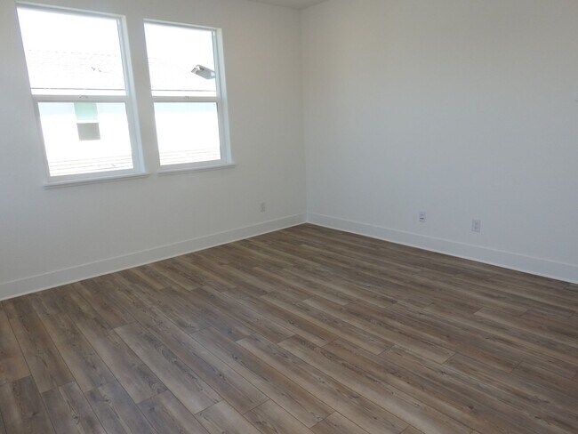 Building Photo - Beautiful Smart Home in Granite Bay  With Solar!!