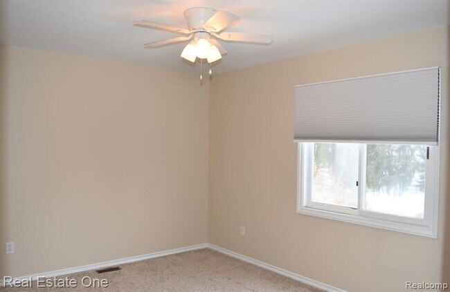 Building Photo - 5841 Ruby Dr