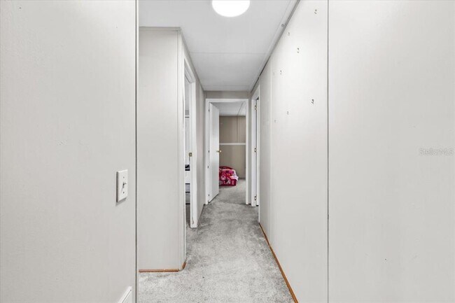 Building Photo - 13920 Hillcrest Dr