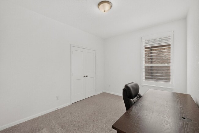 Building Photo - 114 Drovers Dr