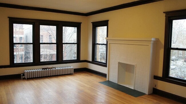Primary Photo - 2428 N Sawyer Ave