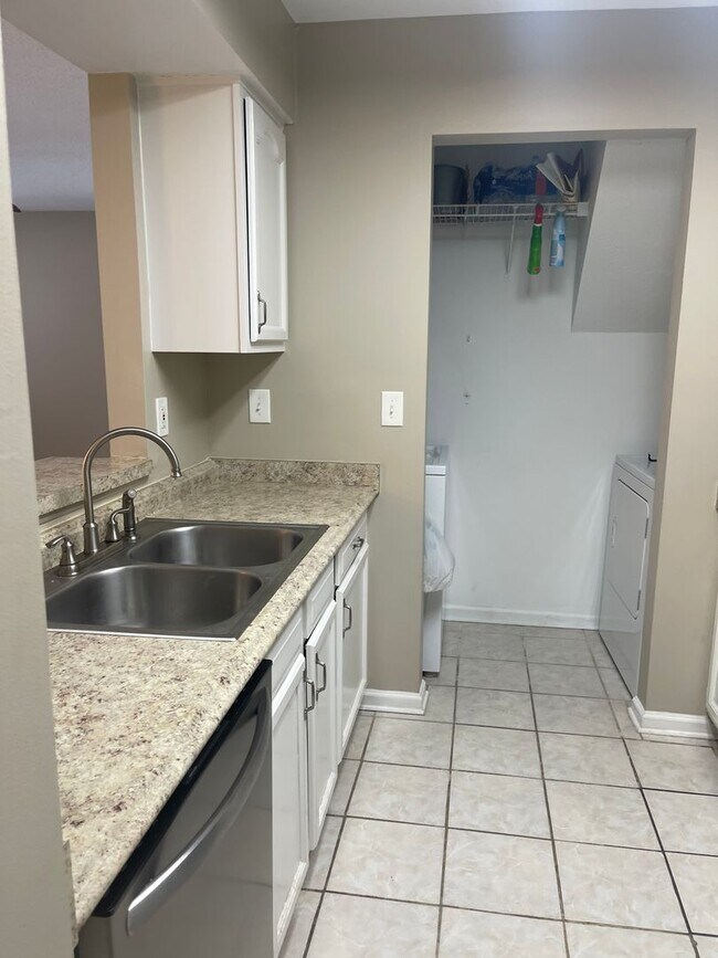 Building Photo - 343 Chesapeake Square Unit 4 (Wimbledon Chase) Chesapeake 23320