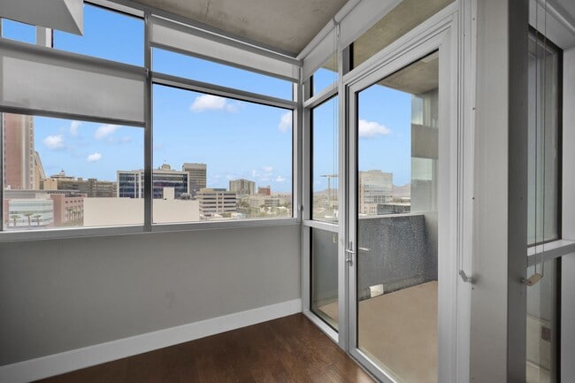 Building Photo - 353 E Bonneville Ave