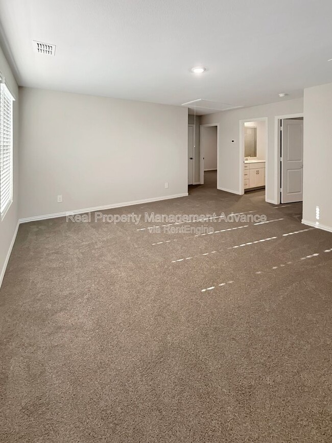 Building Photo - 614 Clover Crk Dr