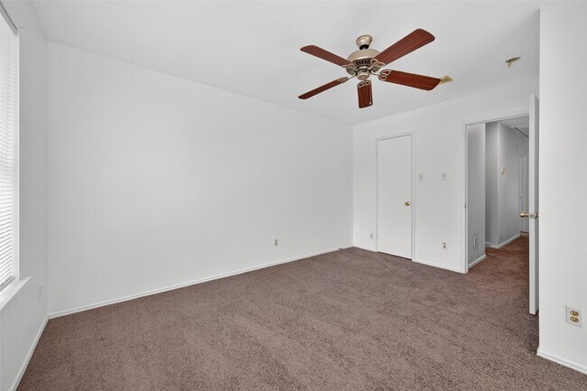 Building Photo - 16318 N Glade Dr