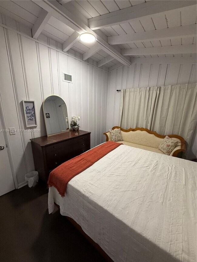 Building Photo - 2036 NE 21st Ave