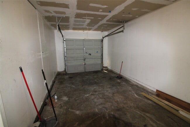 Building Photo - 10601 Murr Way
