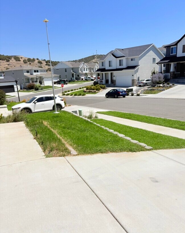 Building Photo - 2693 E Gambel Oaks Dr