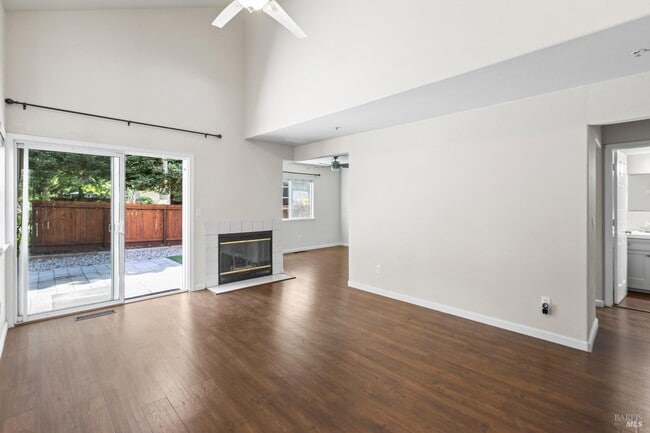Building Photo - 1734 Zinfandel Dr