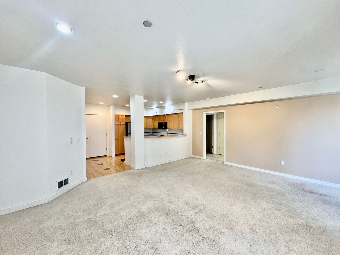 Building Photo - One Parking Spot Free! (FREE RENT until end of the year)