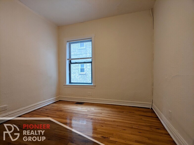 Building Photo - 630 W Cornelia Ave